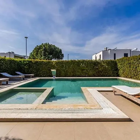 Πανσιόν Exclusive Seaside Retreat !