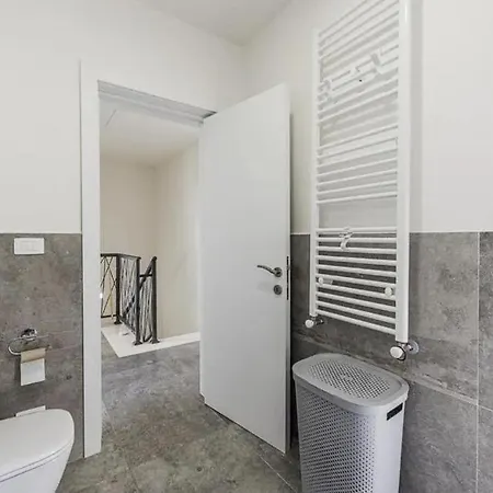 Exclusive Seaside Retreat !