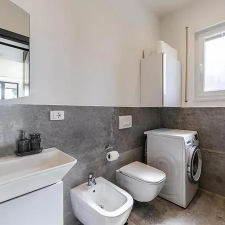 Πανσιόν Exclusive Seaside Retreat ! Plazhi San Pietro